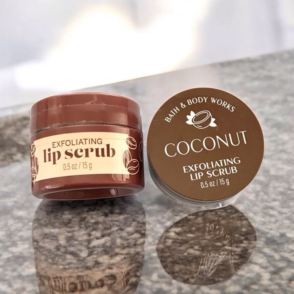 🆕Bath & Body Works Coconut and Coffee Bean Exfoliating Lip Scrub